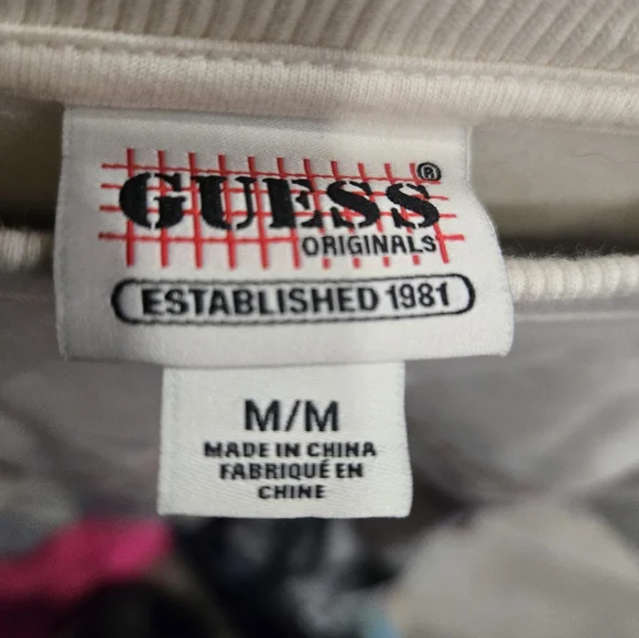 Guess Classic Style Cream Men's Crewneck Sweater Medium Unisex - Picture 3 of 5